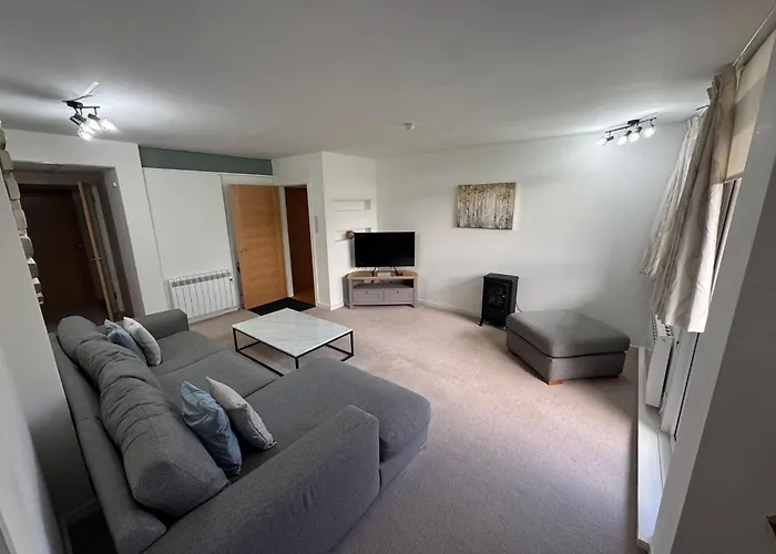 3 Bedroom Tranquil Ground Floor Flat In Merchiston