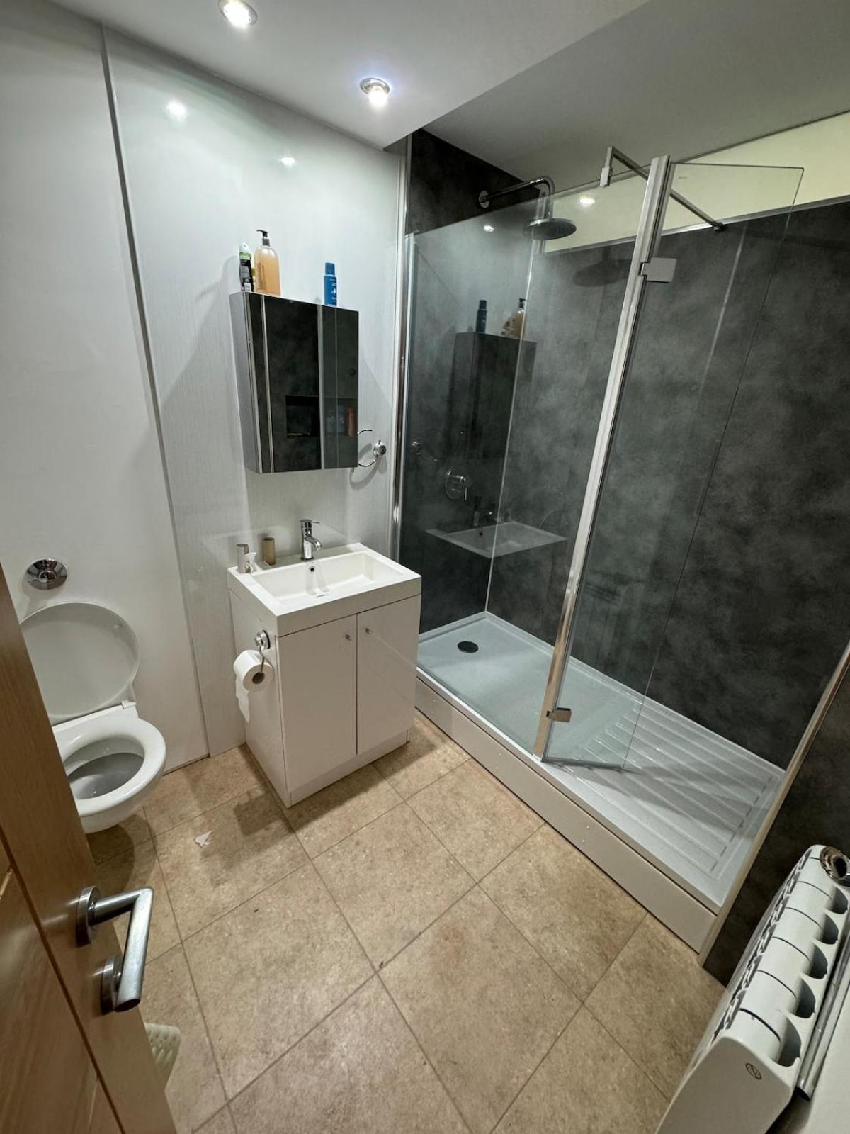 3 Bedroom Tranquil Ground Floor Flat In Merchiston Appartamento